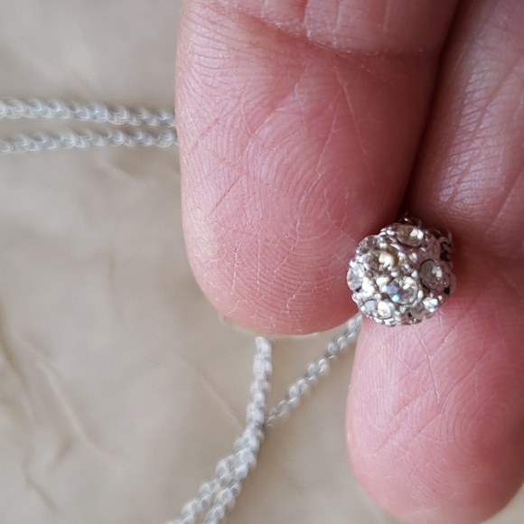 Icing Beautiful Elegant Silver Tone Necklace. - Picture 10 of 10